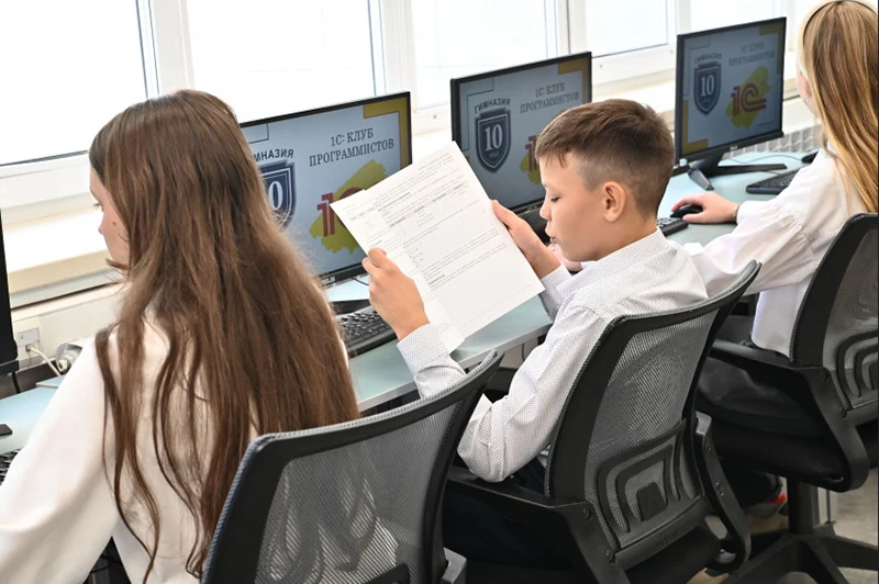 В Новосибирске при поддержке «1С-Рарус» открыли ИТ-лабораторию для школьников